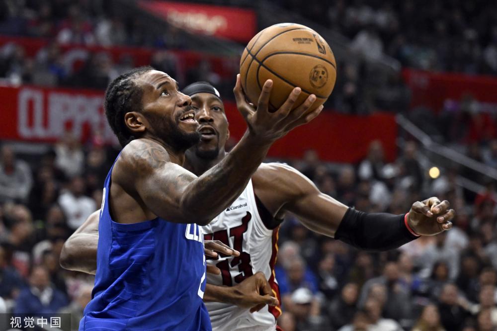 了两名防守 了两名防守